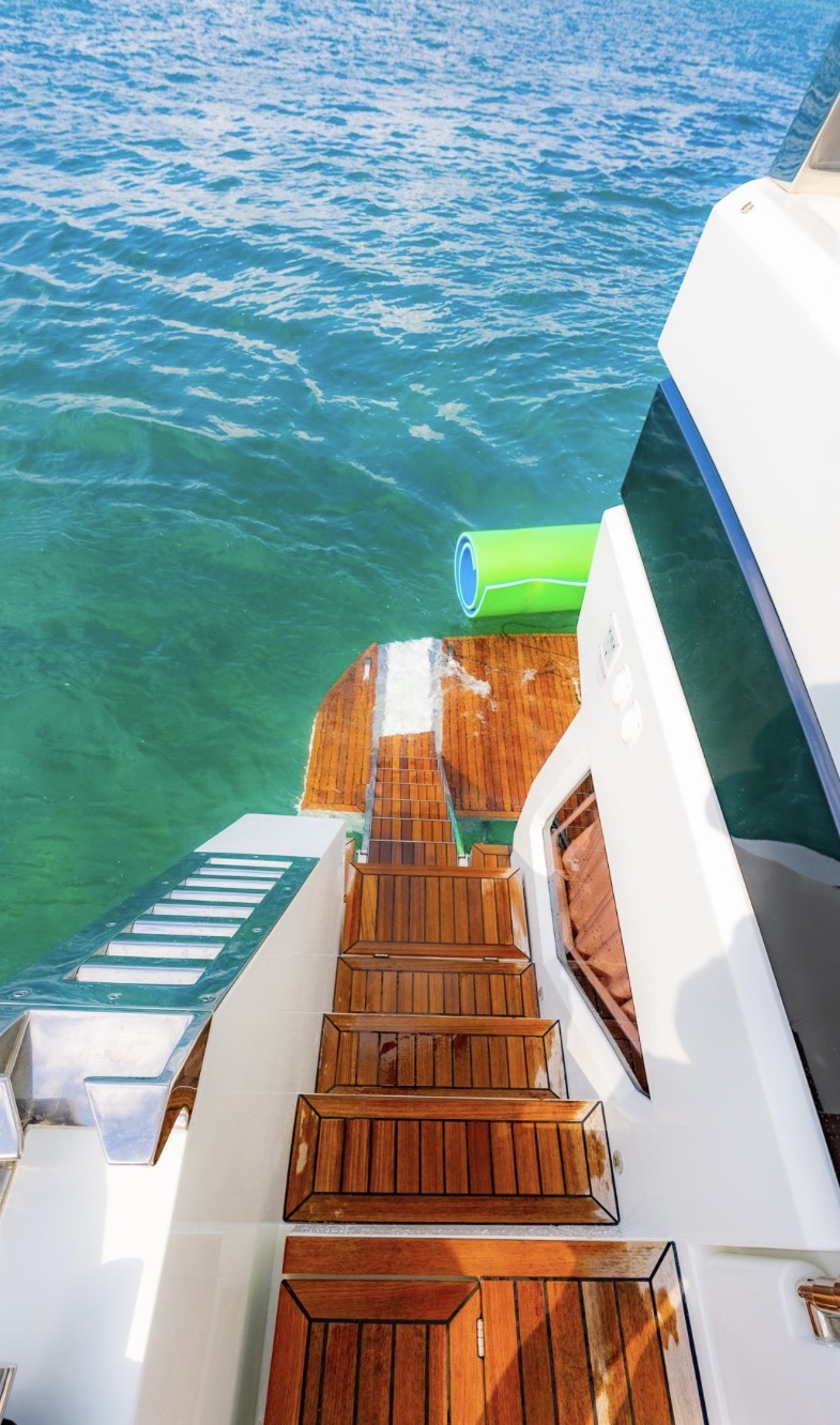 2021 68” Galeon